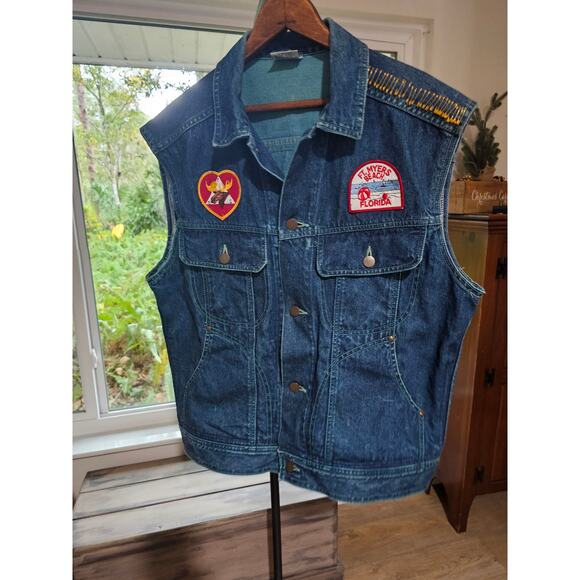 Vintage 2022 Denim Co. Blue Washed Denim Vest W/ Patches Size 4 - Picture 1 of 11